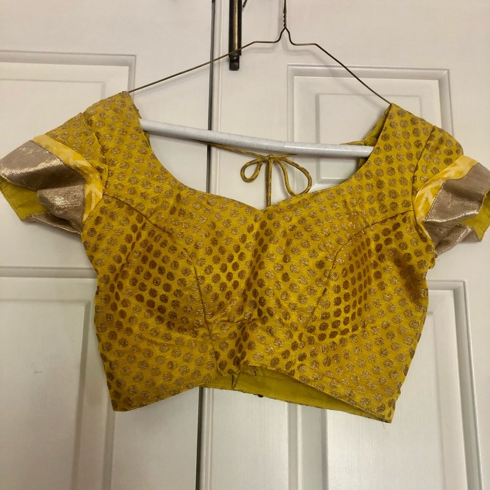 Yellow And White Net Saree With Matching Blouse - image 5